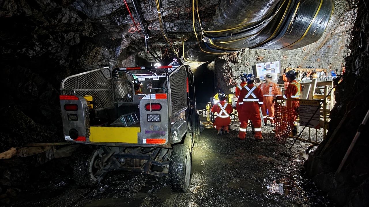 Underground vehicle tracking and digital twin visualization